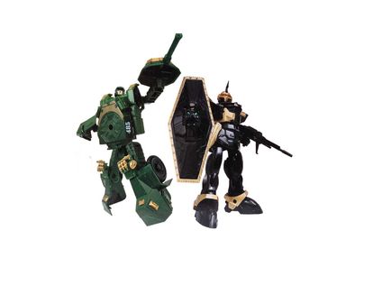 robot-con-vehiculo-blindado-4893351820108