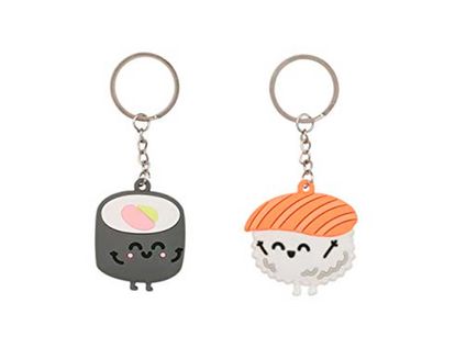 set-de-2-llaveros-sushis-tu-y-yo-tenemos-rollito-8435460722001