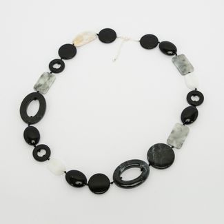 collar-con-piedras-grises-blancas-y-negras-7701016839211